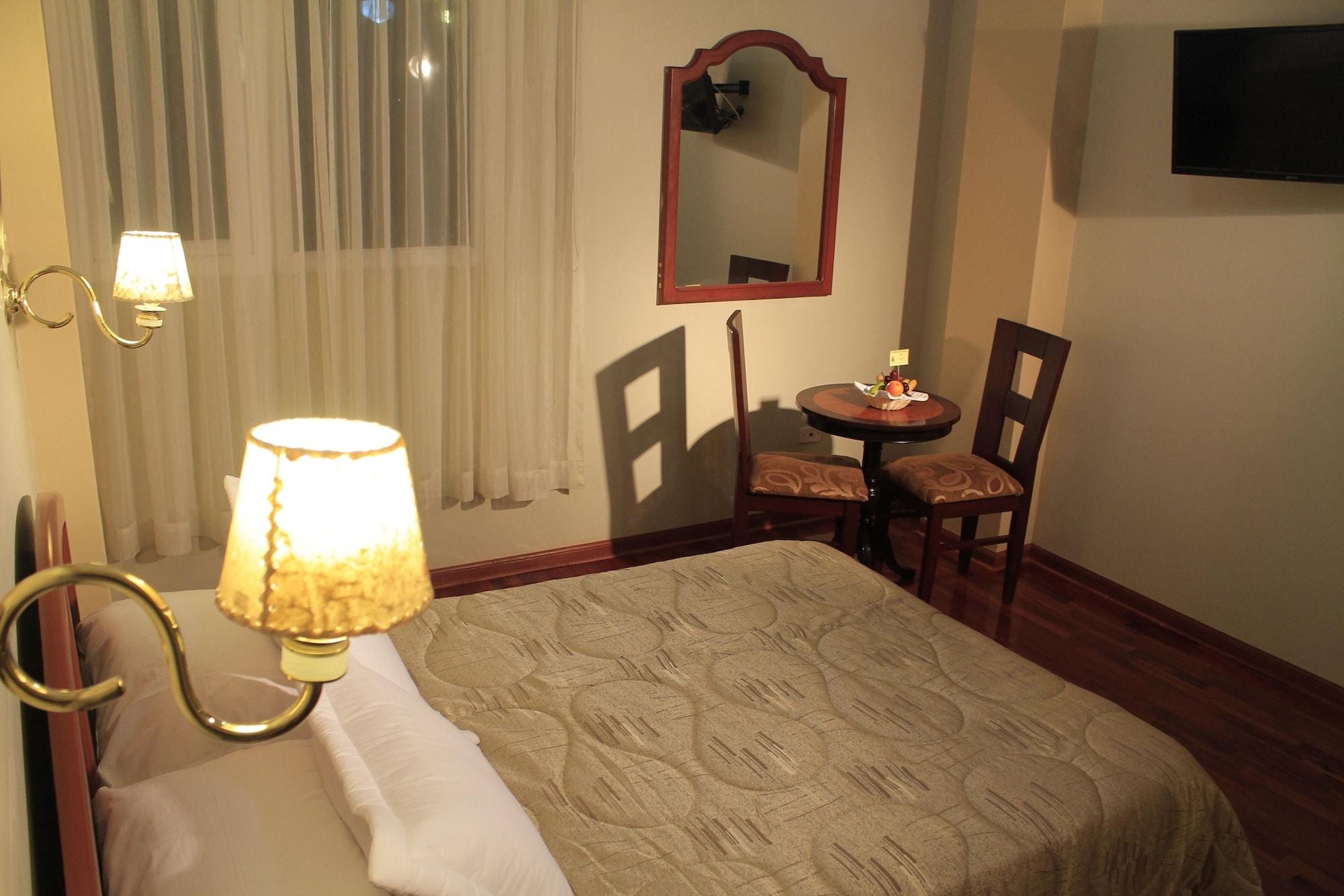 Manhattan Airport Hotel