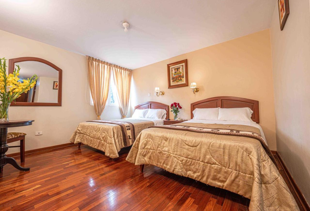 Manhattan Airport Hotel 3*