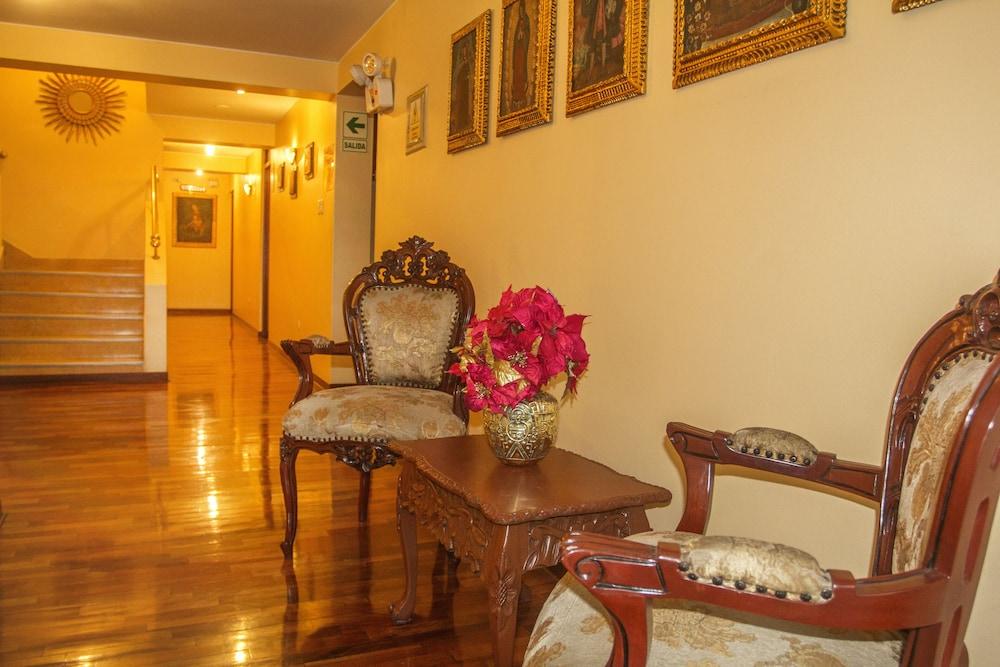Manhattan Airport Hotel 3*