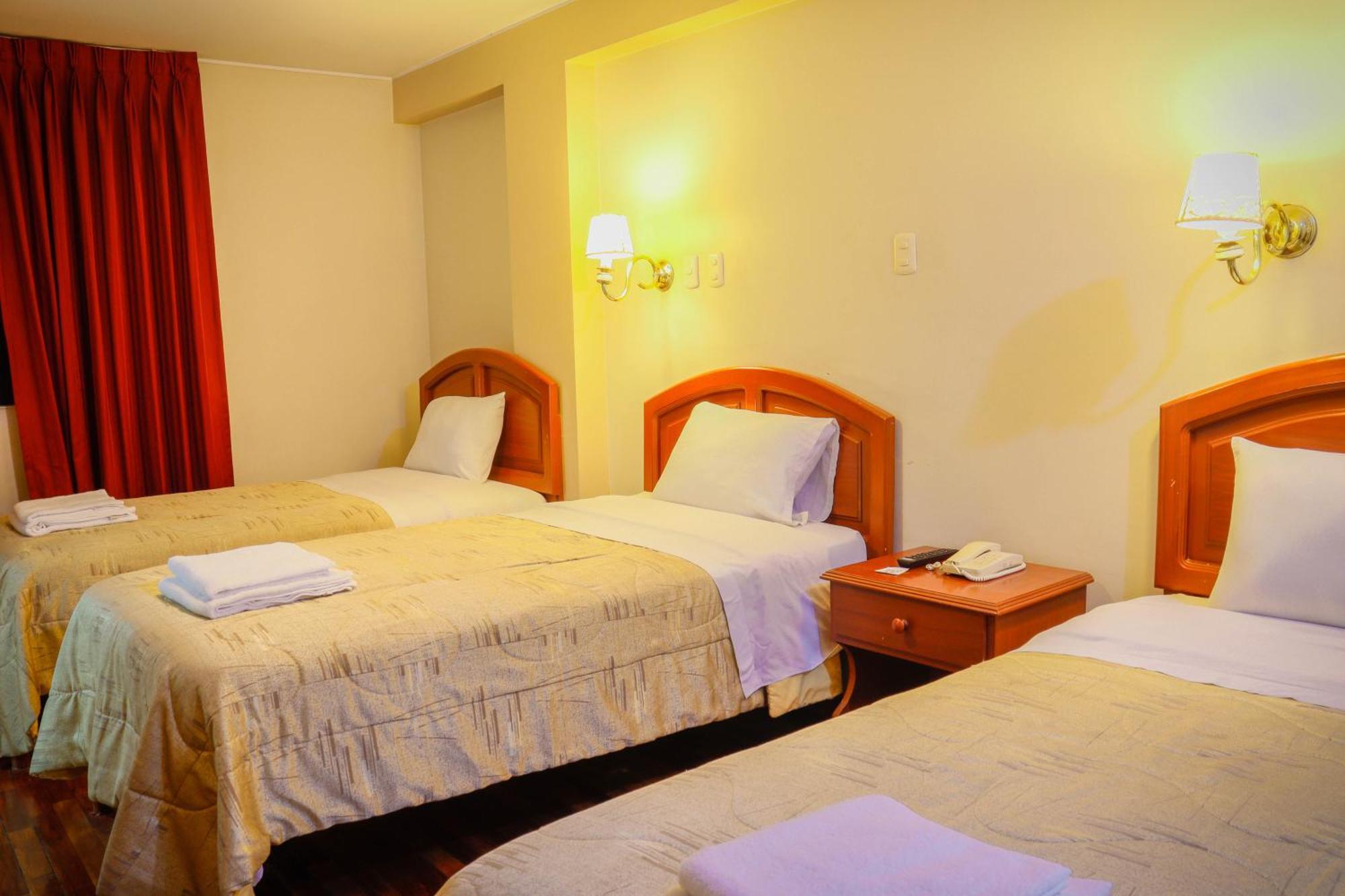 Manhattan Airport Hotel 3*